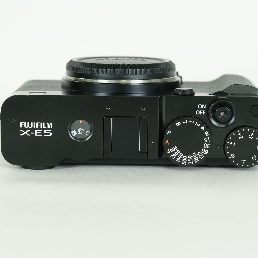 FUJIFILM X-E5