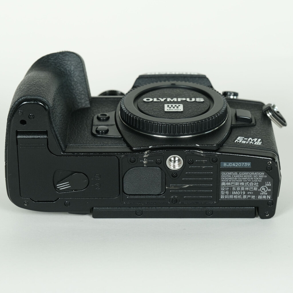 OLYMPUS OM-D E-M1 Mark III OLYMPUS OM-D E-M1 Mark III