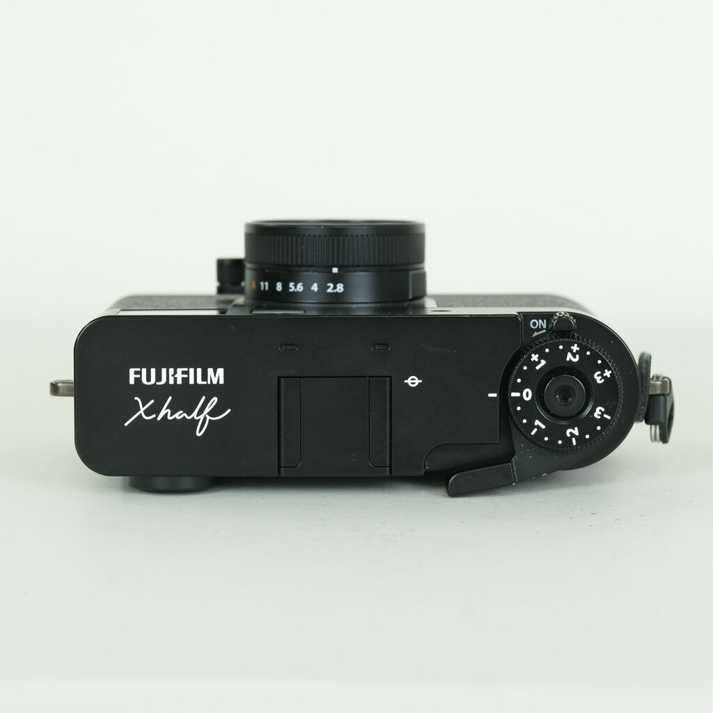 FUJIFILM X half X-HF1