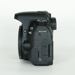 Canon EOS 9000D