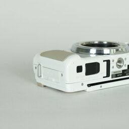 Panasonic LUMIX DMC-GF6-W ボディ ホワイト