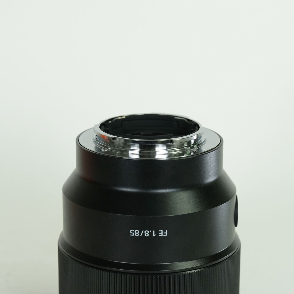 SONY FE 85mm F1.8 SEL85F18 SONY FE 85mm F1.8 SEL85F18