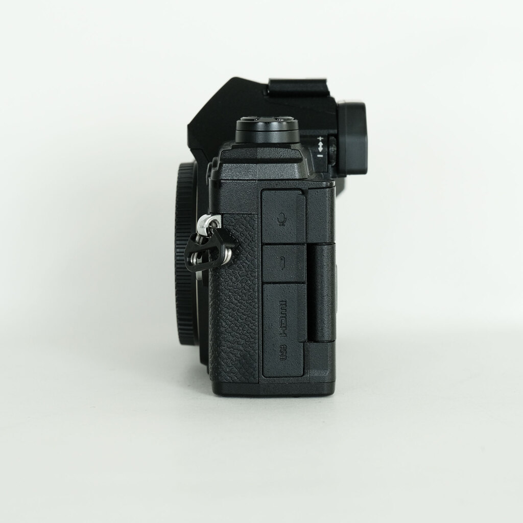 OLYMPUS OM-D E-M5 Mark III