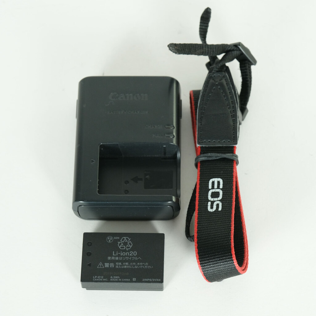 Canon EOS Kiss M Canon EOS Kiss M