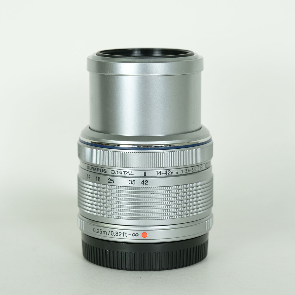 OLYMPUS M.ZUIKO DIGITAL 14-42mm F3.5-5.6IIR シルバー