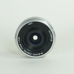 OLYMPUS M.ZUIKO DIGITAL 17mm F2.8 シルバー