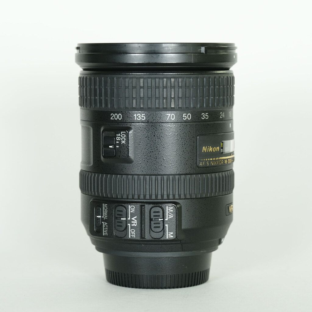 Nikon AF-S DX NIKKOR 18-200mm F3.5-5.6G ED VR II Nikon AF-S DX NIKKOR 18-200mm F3.5-5.6G ED VR II