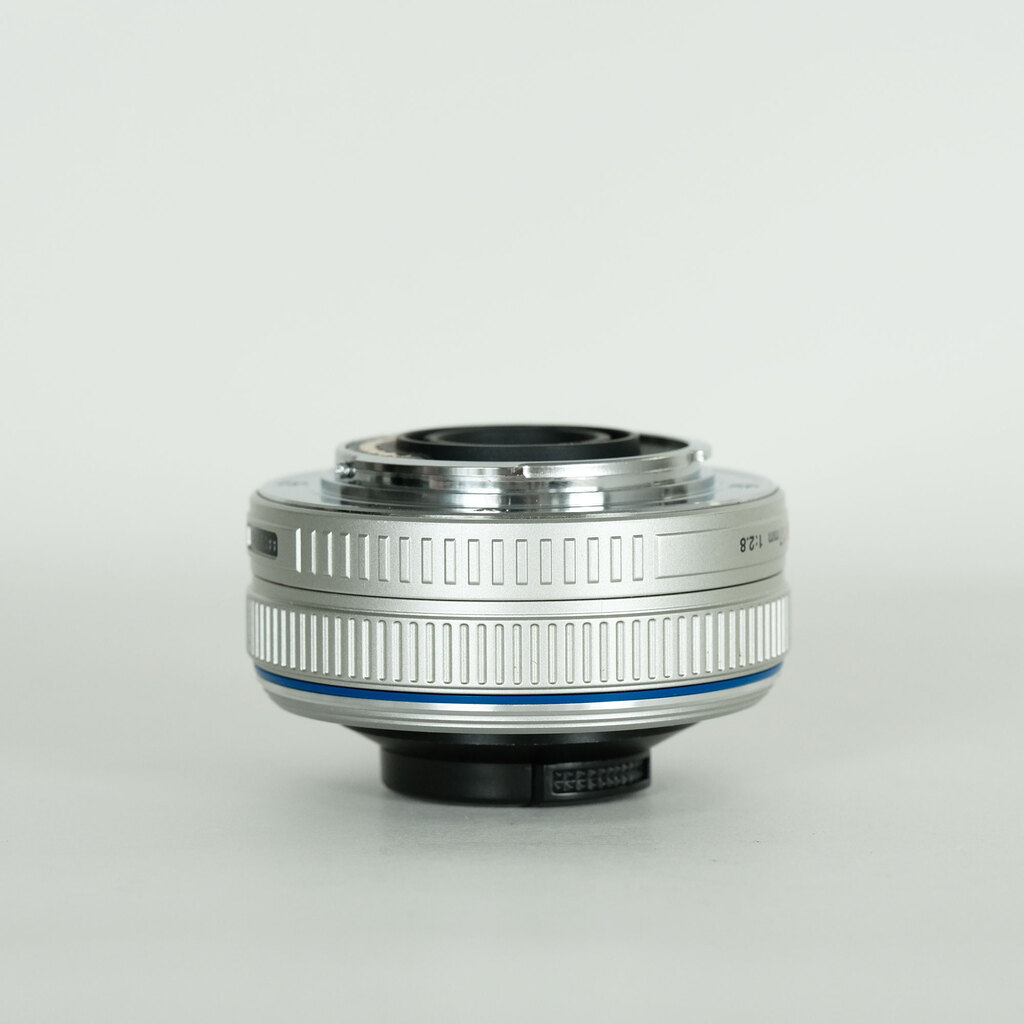 OLYMPUS M.ZUIKO DIGITAL 17mm F2.8 シルバー