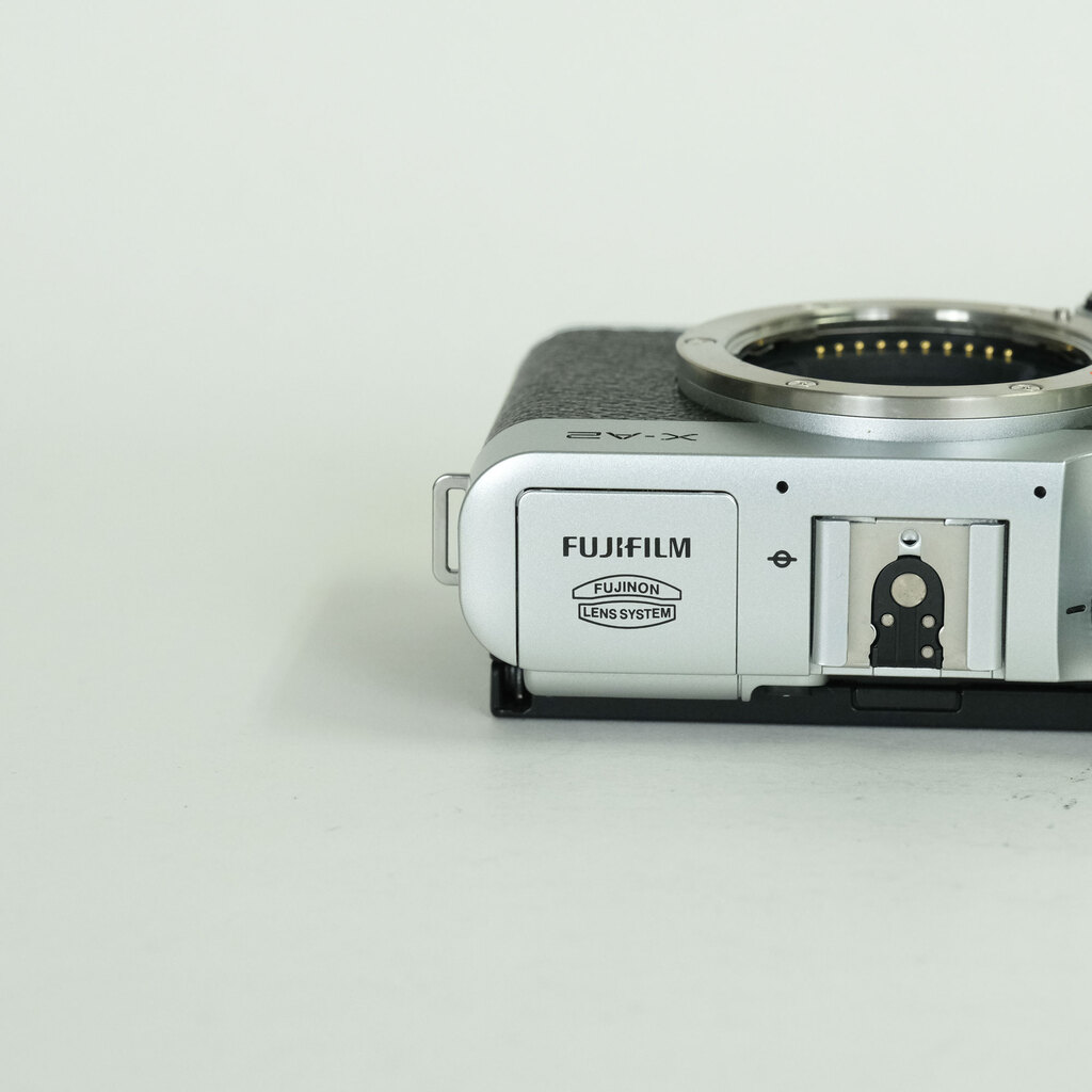 FUJIFILM X-A2 ボディ シルバー