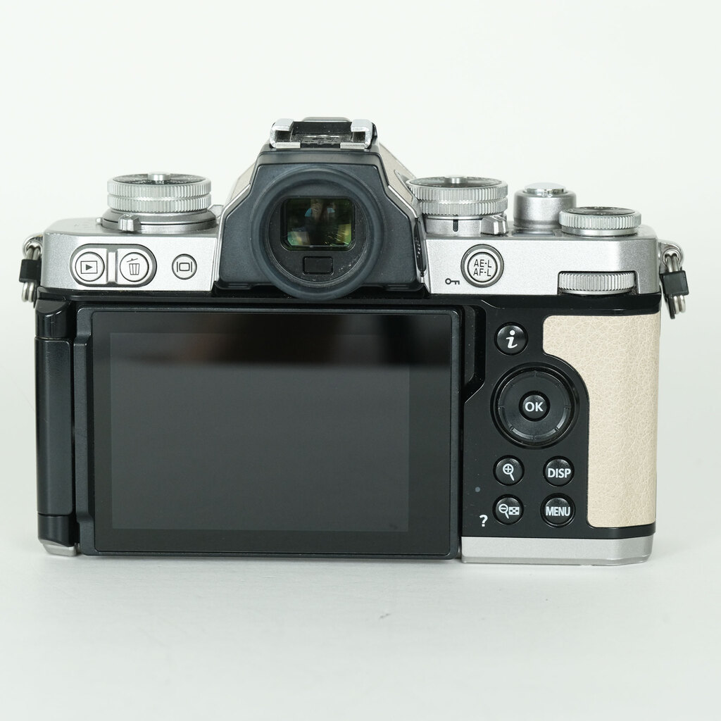 Nikon Z fc �{�f�B �V���o�[ �v���~�A���G�N�X�e���A���֍ς�