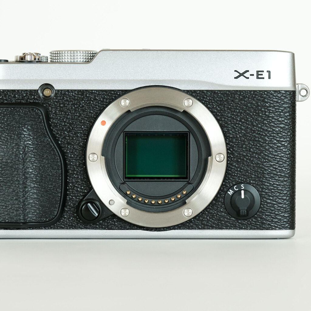FUJIFILM X-E1 シルバーの出品 | ONE SCENE（ワンシーン）