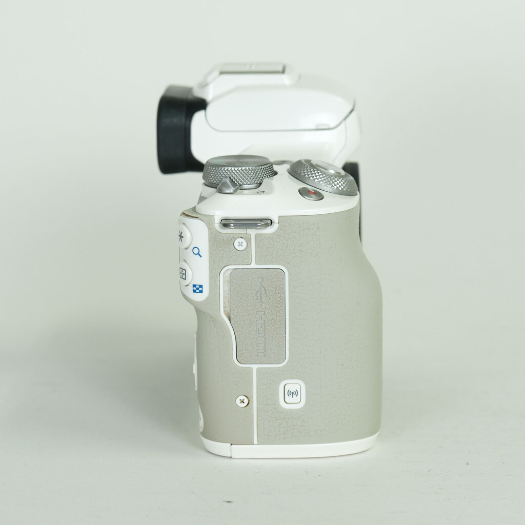 Canon EOS Kiss M