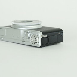 FUJIFILM XQ2 シルバー FUJIFILM XQ2 シルバー