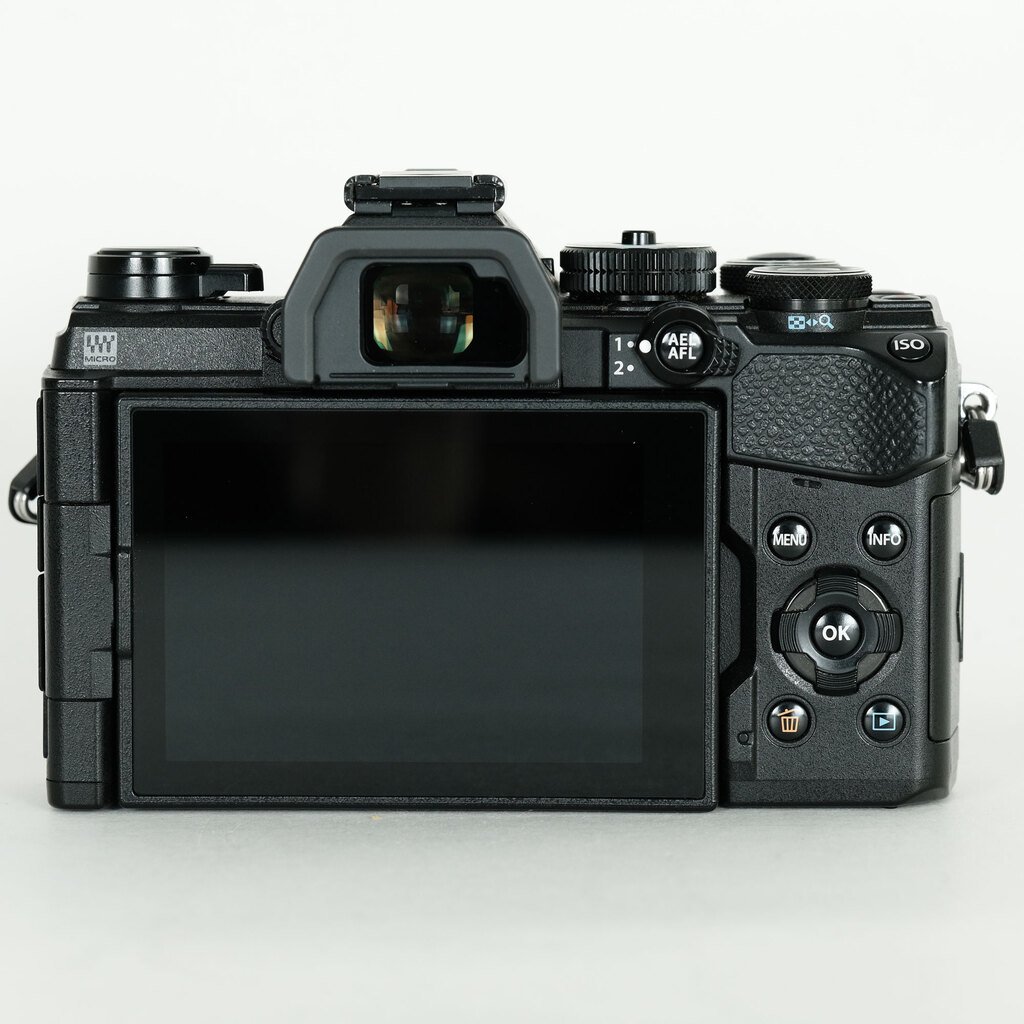 OLYMPUS OM-D E-M5 Mark III