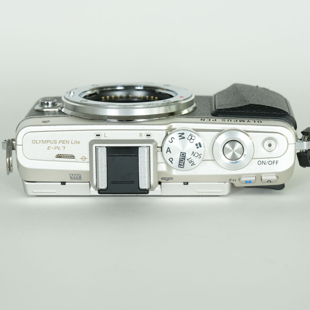 OLYMPUS PEN Lite E-PL7 ボディ シルバー