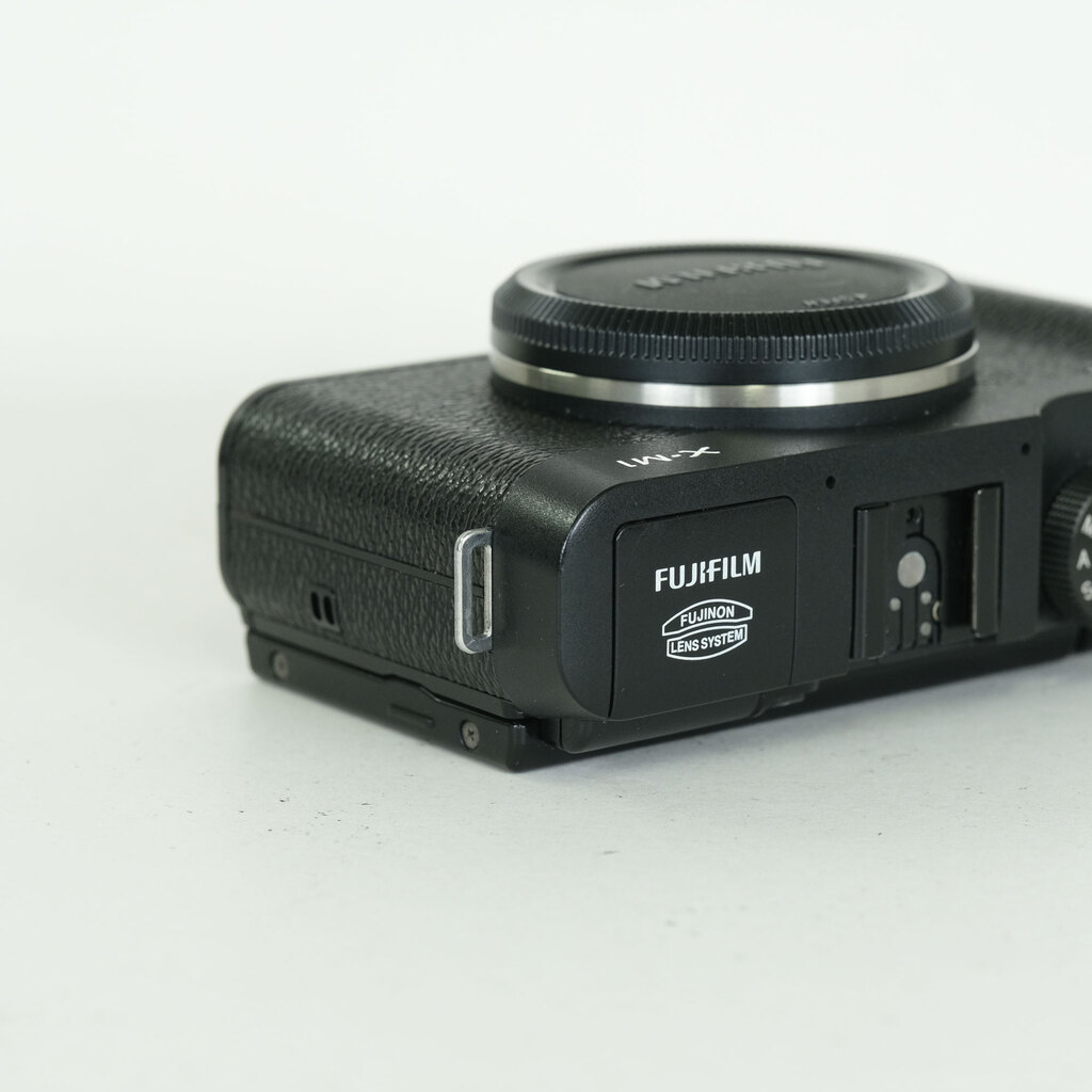 FUJIFILM X-M1 ボディ ブラック FUJIFILM X-M1 ボディ ブラック