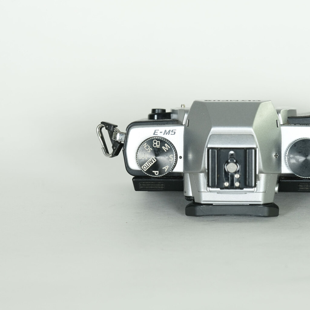 OLYMPUS OM-D E-M5 ボディ シルバー