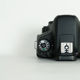 Canon EOS 8000D Canon EOS 8000D