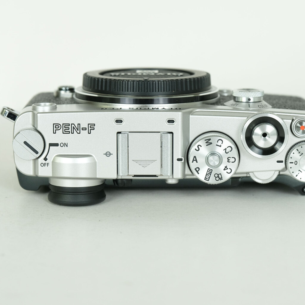 OLYMPUS PEN-F