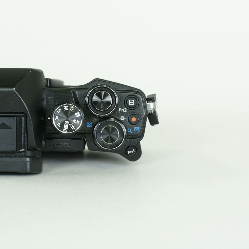 OLYMPUS OM-D E-M10 Mark II OLYMPUS OM-D E-M10 Mark II