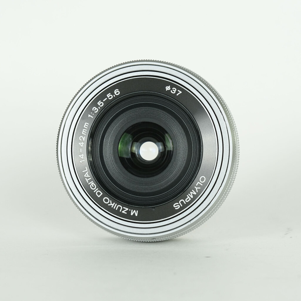 OLYMPUS M.ZUIKO DIGITAL ED 14-42mm F3.5-5.6 EZ シルバー OLYMPUS M.ZUIKO DIGITAL ED 14-42mm F3.5-5.6 EZ シルバー