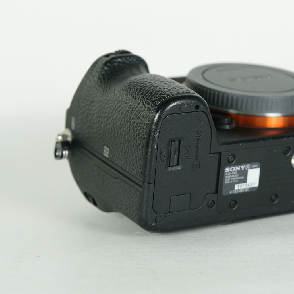 SONY α7 III（ILCE-7M3）の出品 | ONE SCENE（ワンシーン）