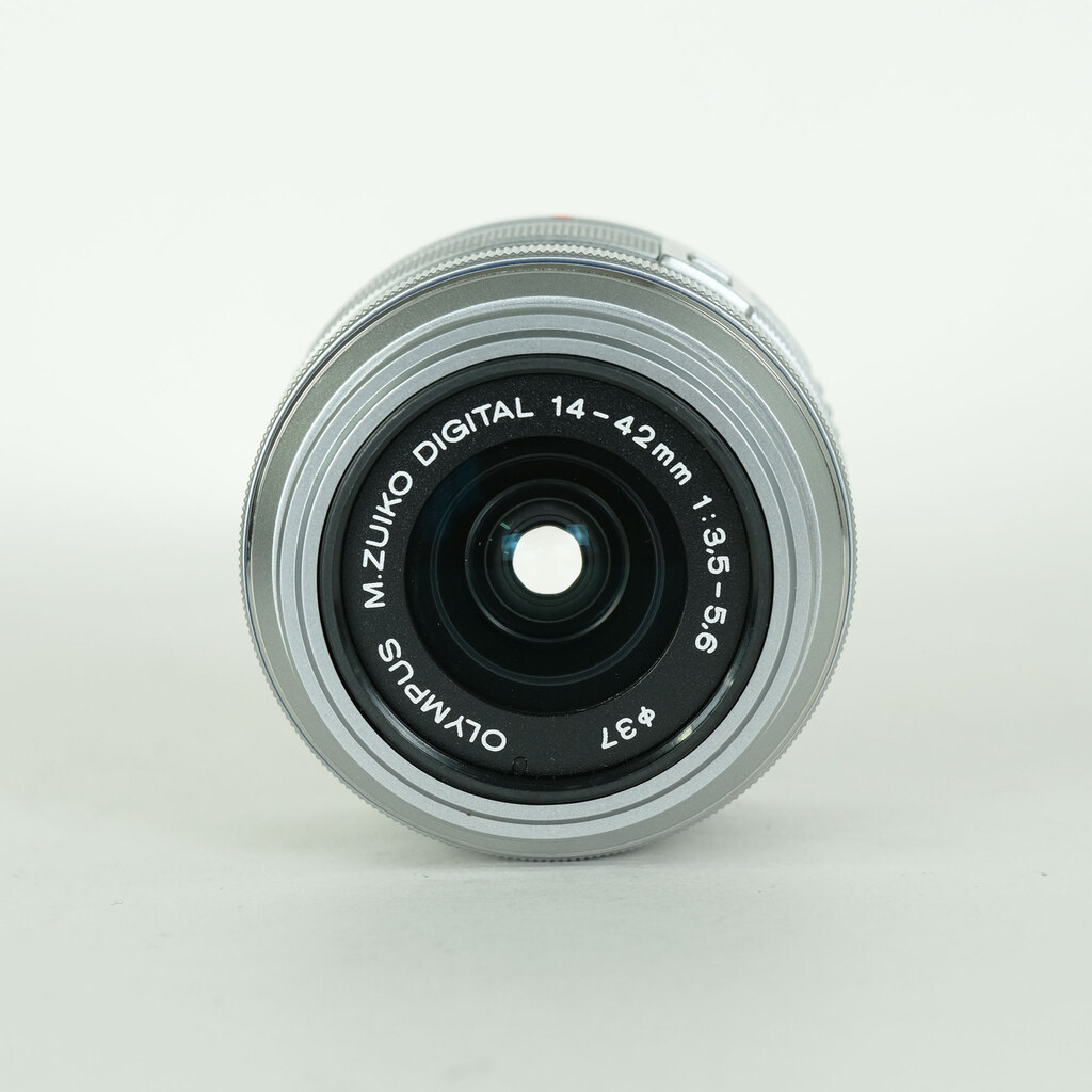 OLYMPUS M.ZUIKO DIGITAL 14-42mm F3.5-5.6IIR シルバー