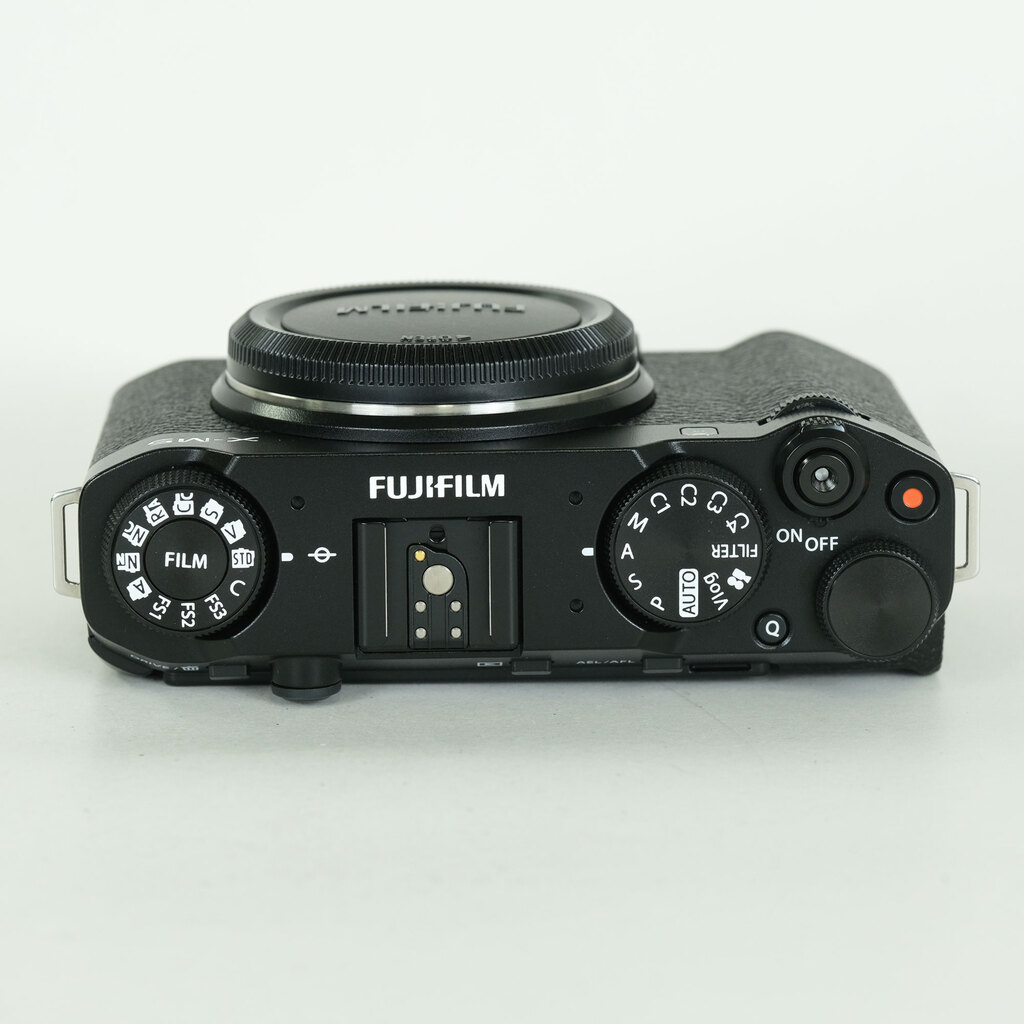 FUJIFILM X-M5