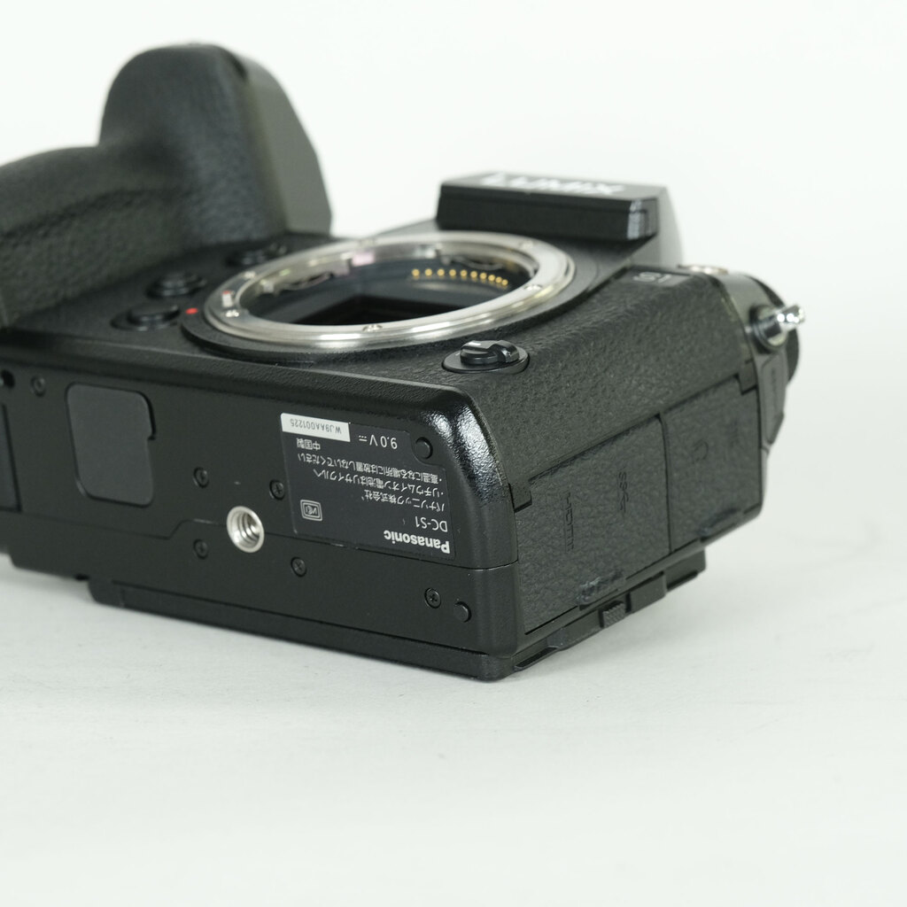 Panasonic LUMIX DC-S1 Panasonic LUMIX DC-S1