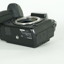 Panasonic LUMIX DC-S1 Panasonic LUMIX DC-S1