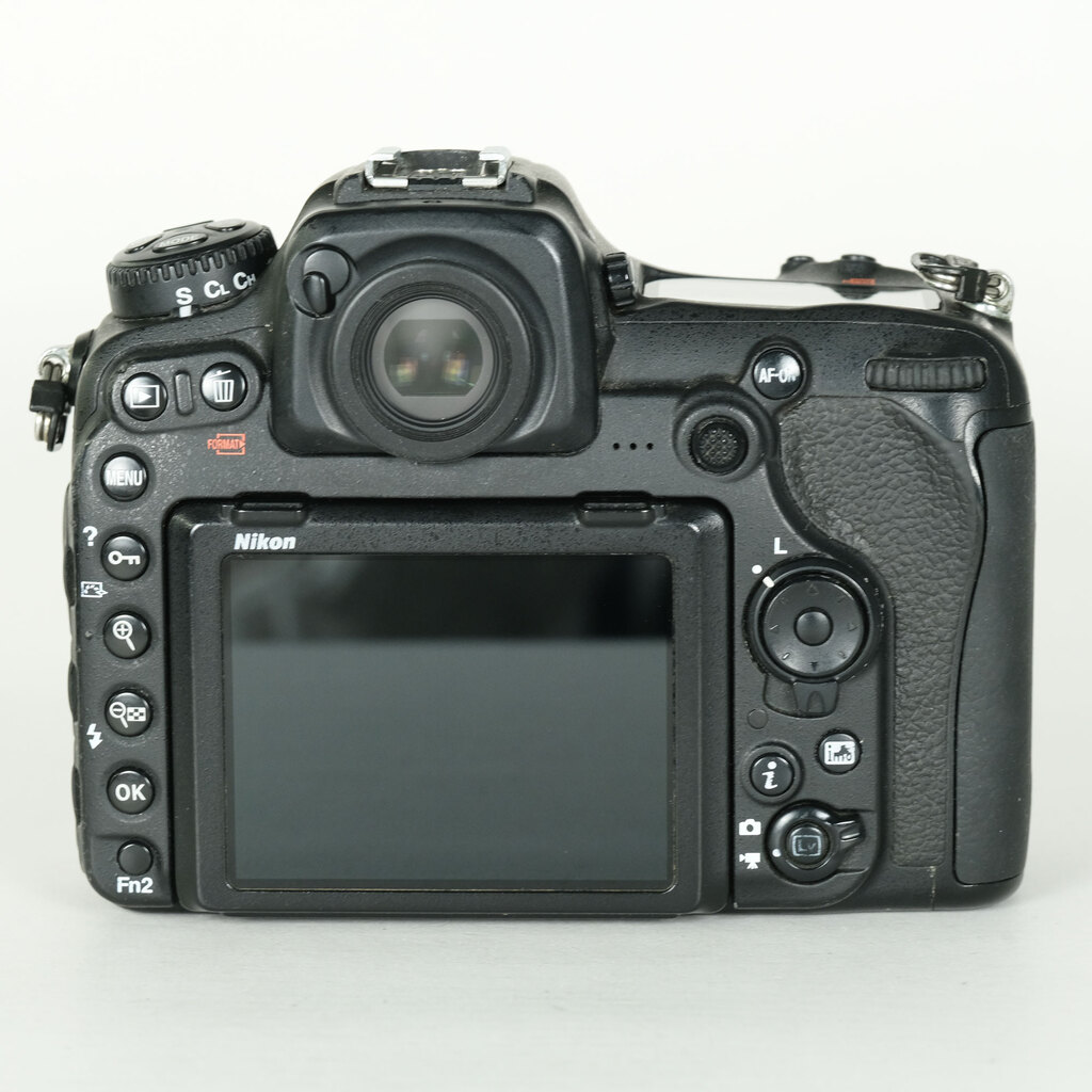 Nikon D500 [�{�f�B]