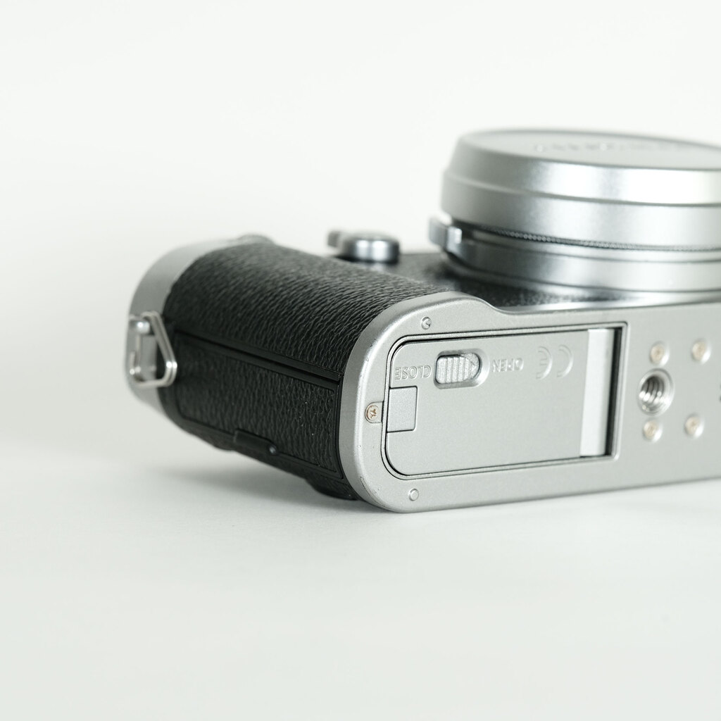 FUJIFILM X100F シルバー FUJIFILM X100F シルバー