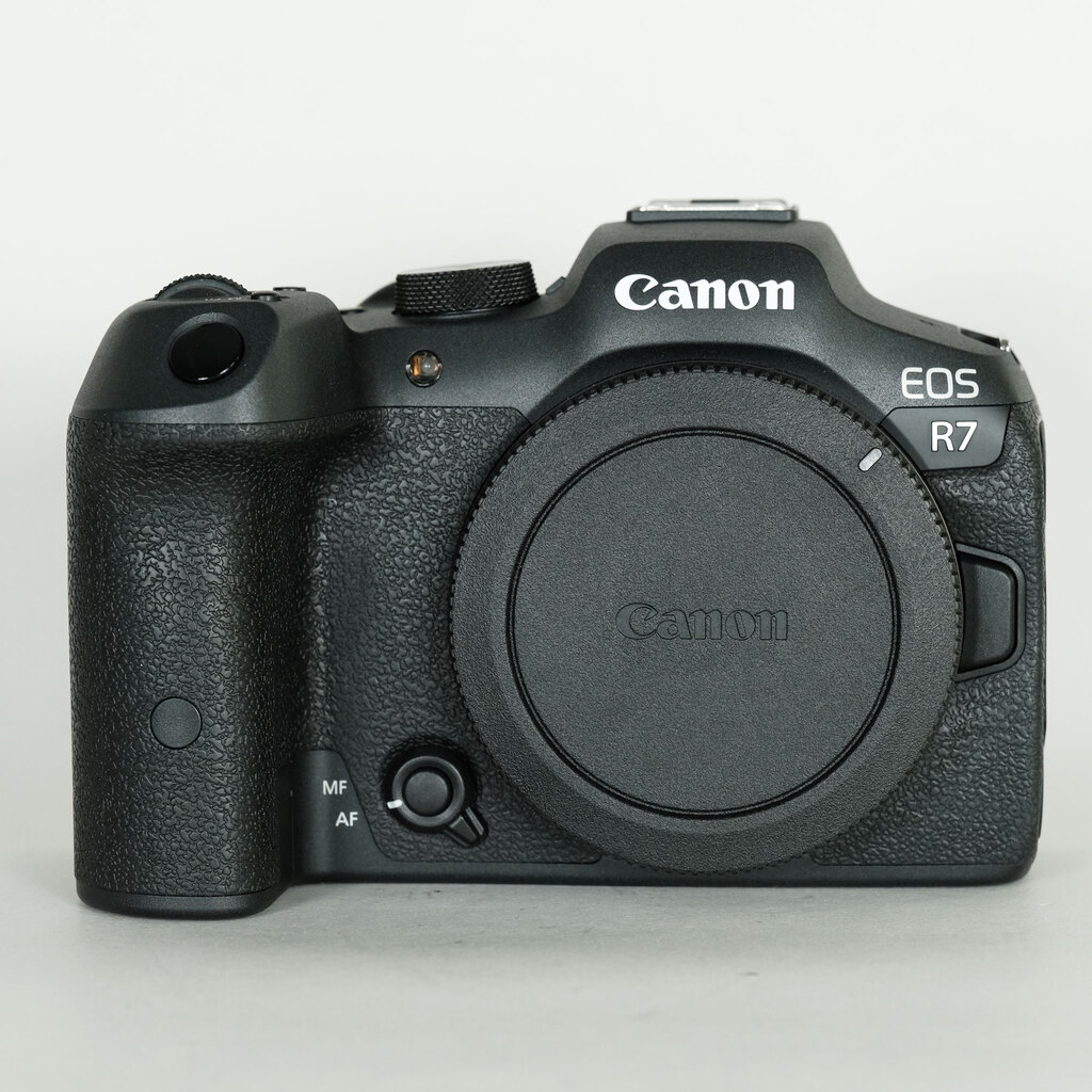 Canon EOS R7