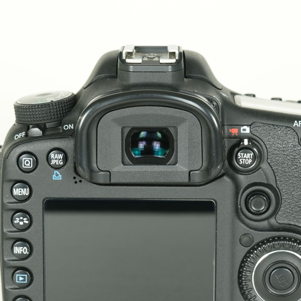 Canon EOS7D ボディの出品 | ONE SCENE（ワンシーン）