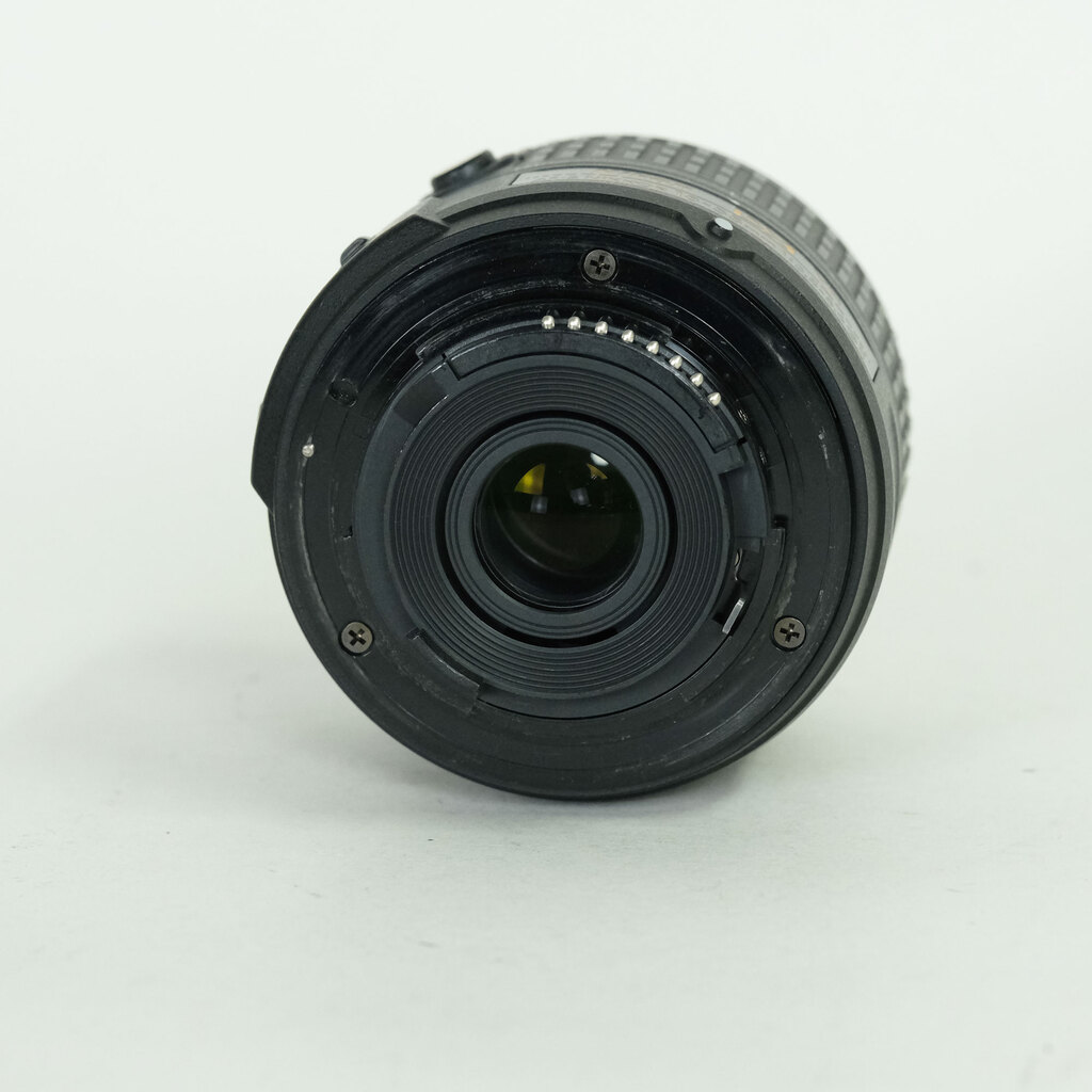 Nikon AF-S DX NIKKOR 18-55mm f3.5-5.6G VR II Nikon AF-S DX NIKKOR 18-55mm f3.5-5.6G VR II