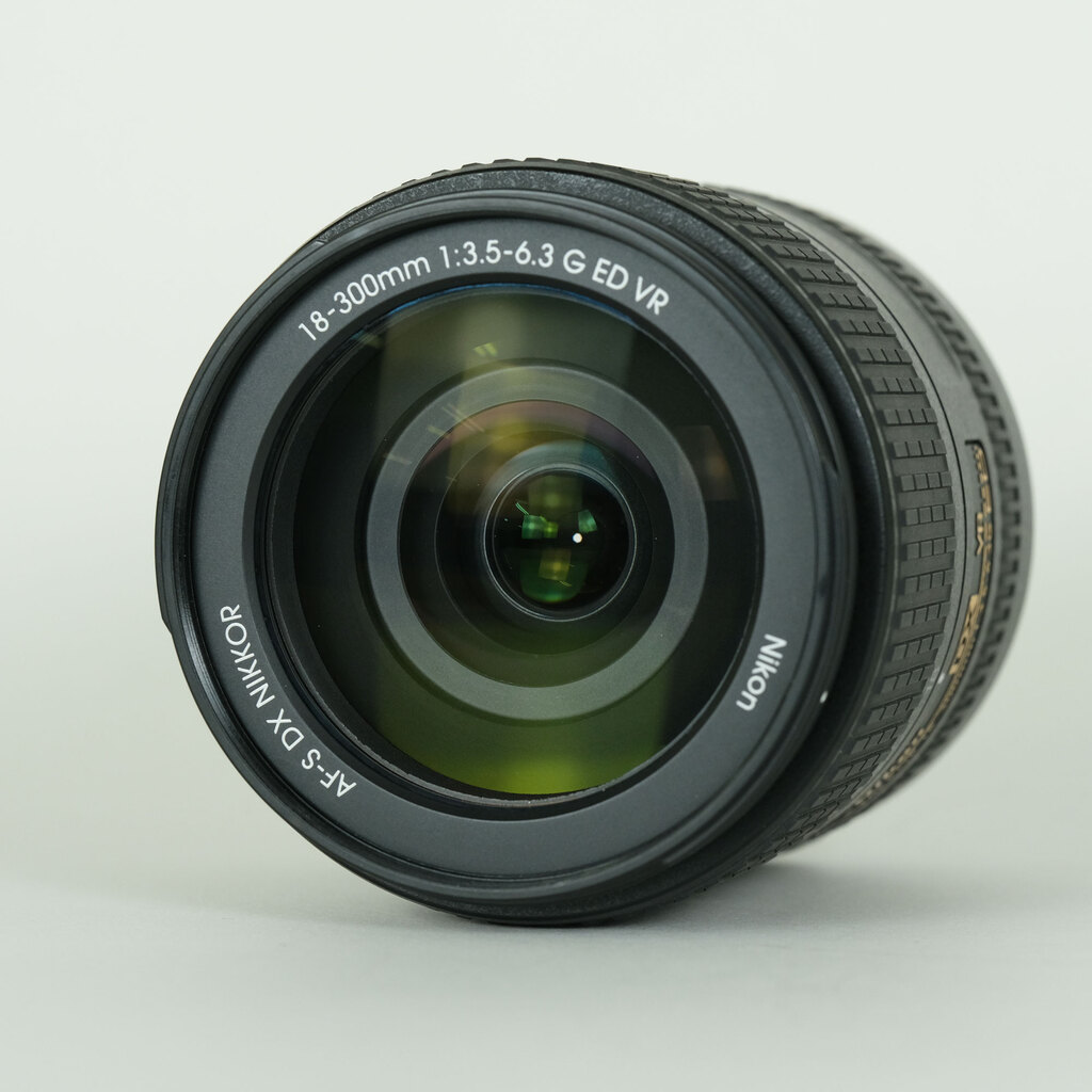 Nikon AF-S DX NIKKOR 18-300mm f/3.5-6.3G ED VR