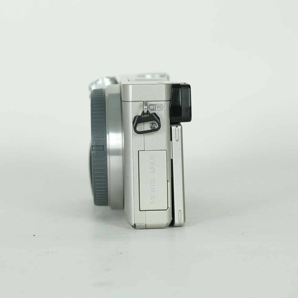 SONY α6000（ILCE-6000）の出品 | ONE SCENE（ワンシーン）