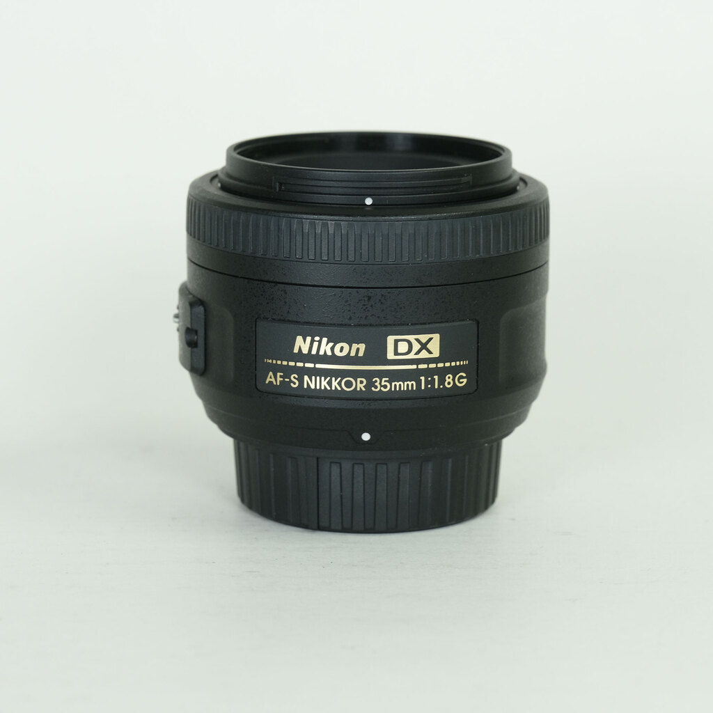 Nikon AF-S DX NIKKOR 35mm f/1.8G Nikon AF-S DX NIKKOR 35mm f/1.8G