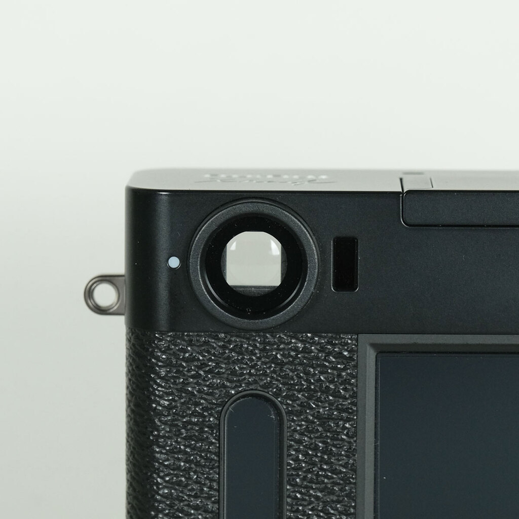 FUJIFILM X half X-HF1