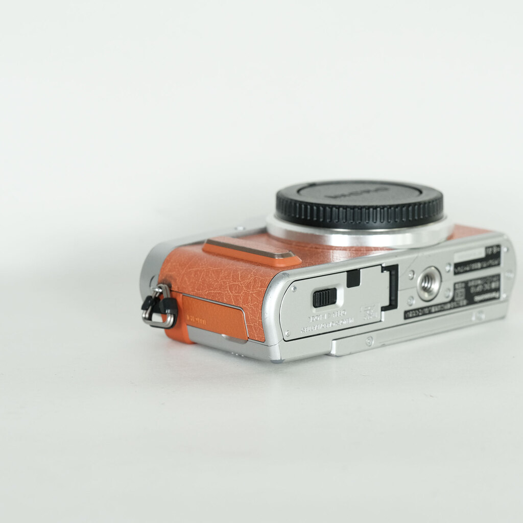 Panasonic LUMIX DC-GF10 ボディ オレンジ