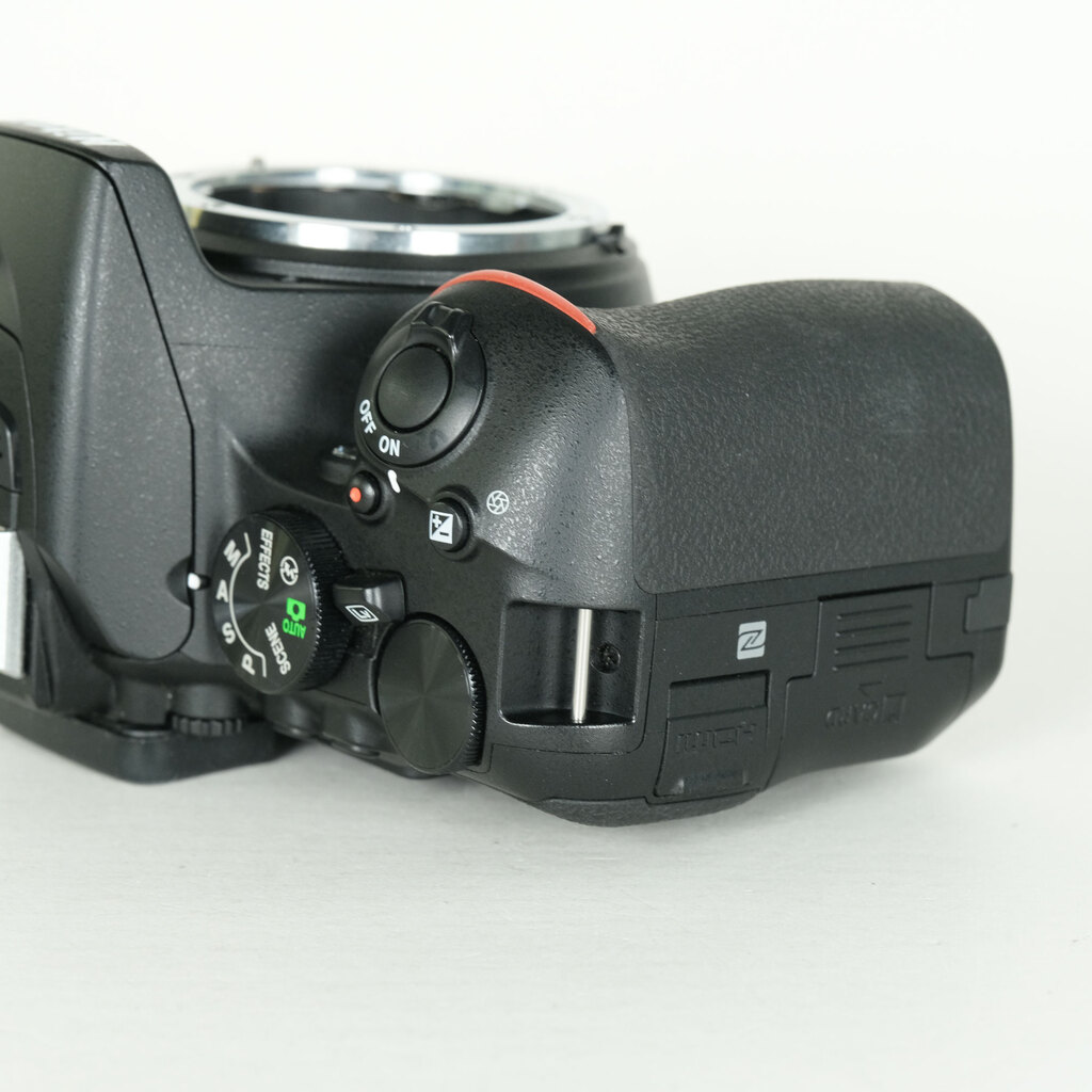 Nikon D5600の出品 | ONE SCENE（ワンシーン）