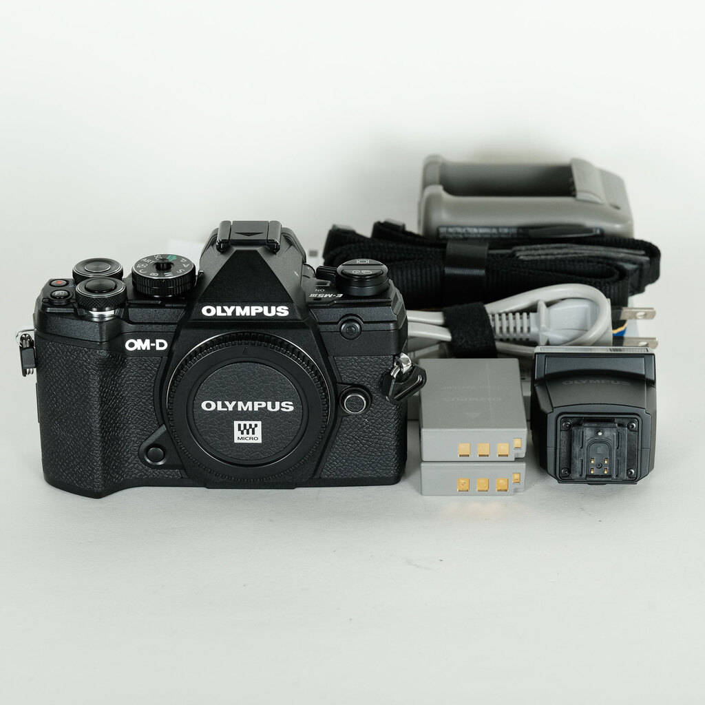 OLYMPUS OM-D E-M5 Mark III