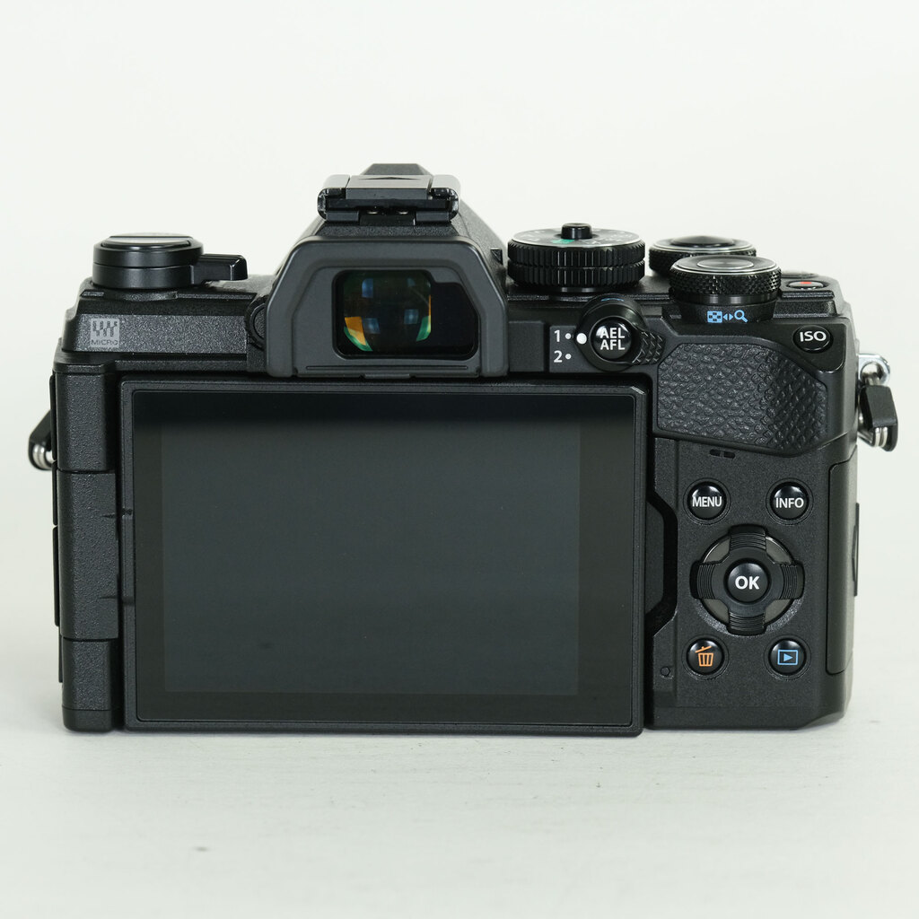 OLYMPUS OM-D E-M5 Mark III