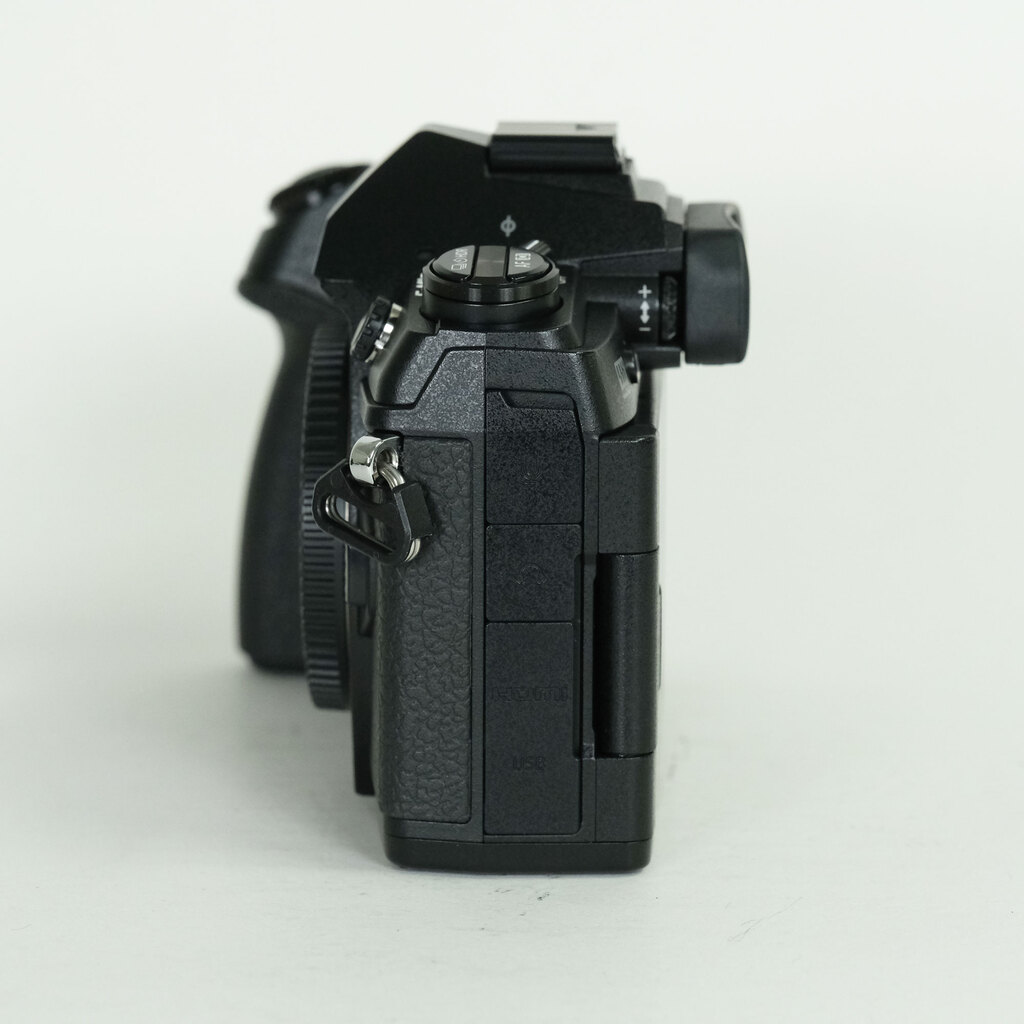 OLYMPUS OM-D E-M1 Mark II