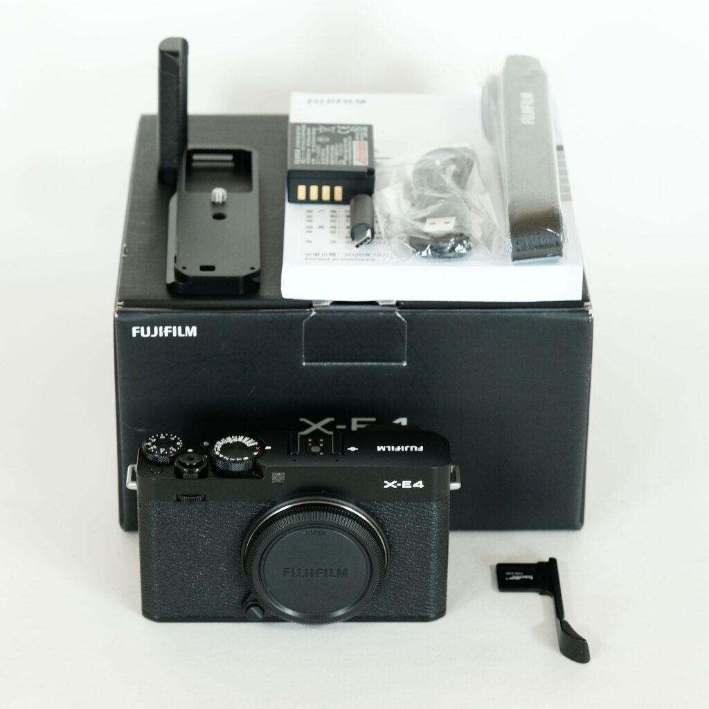 FUJIFILM X-E4