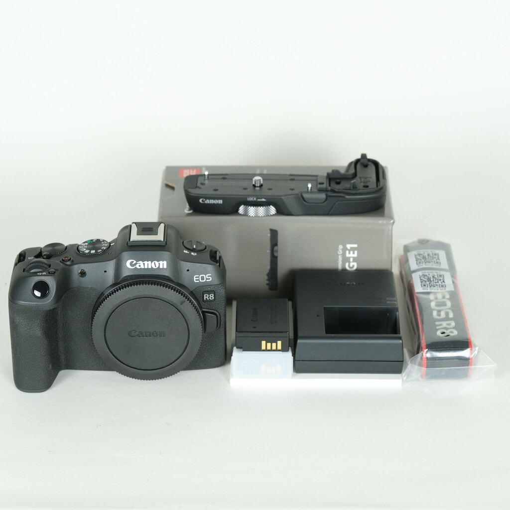 Canon EOS R8 Canon EOS R8
