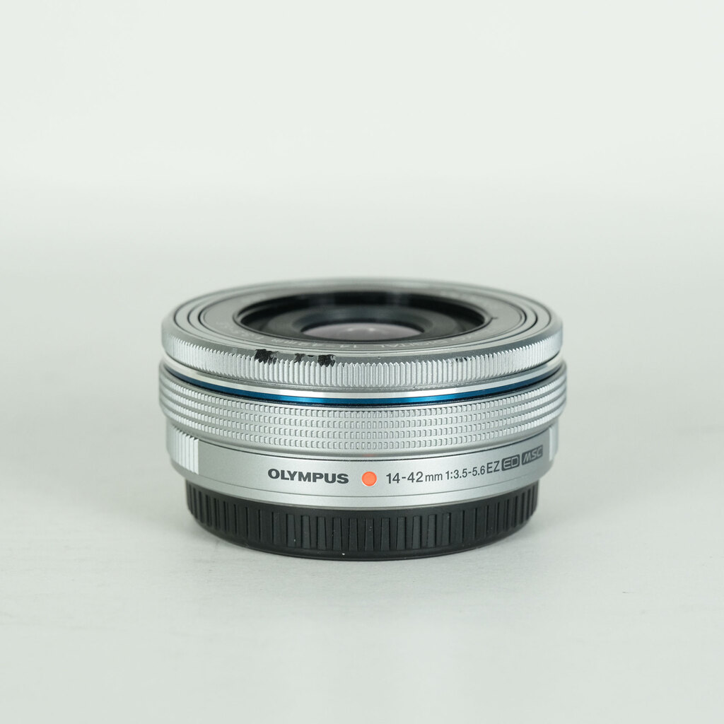 OLYMPUS M.ZUIKO DIGITAL ED 14-42mm F3.5-5.6 EZ シルバーの出品