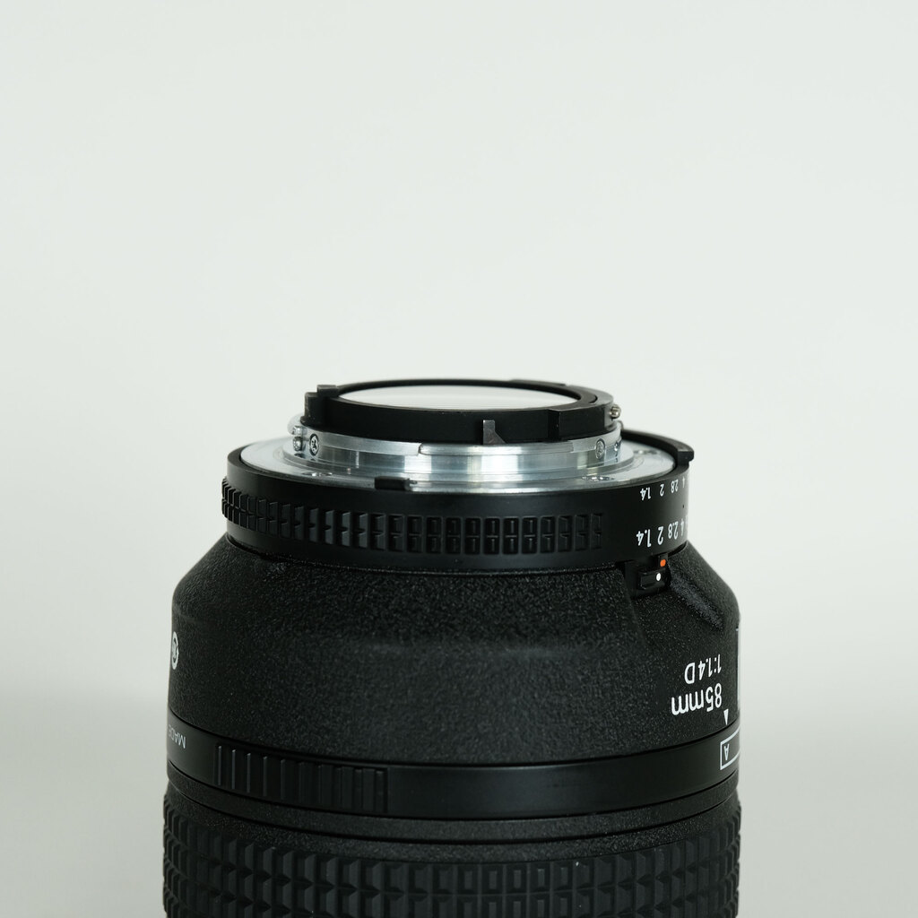 Nikon Ai AF Nikkor 85mm F1.4D IFの出品 | ONE SCENE（ワンシーン）