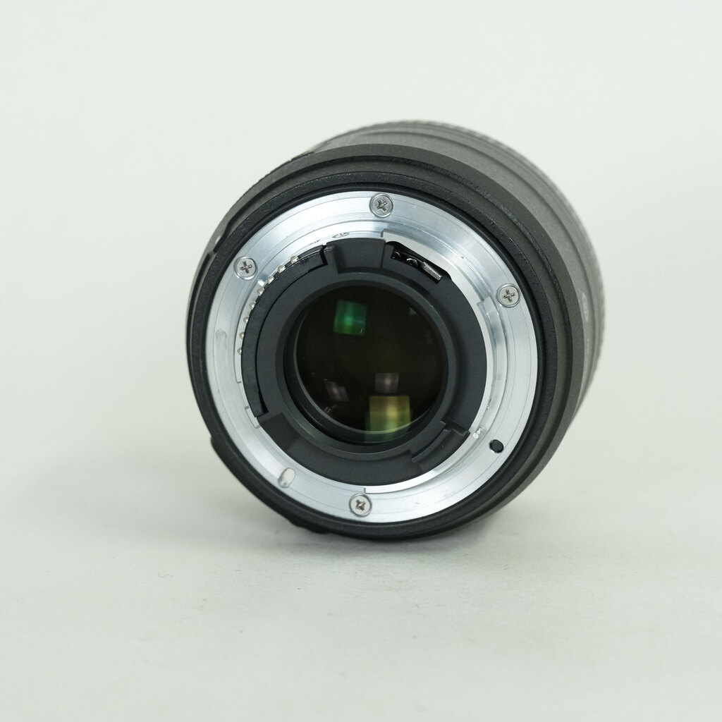 Nikon AF-S DX NIKKOR 35mm f/1.8G Nikon AF-S DX NIKKOR 35mm f/1.8G