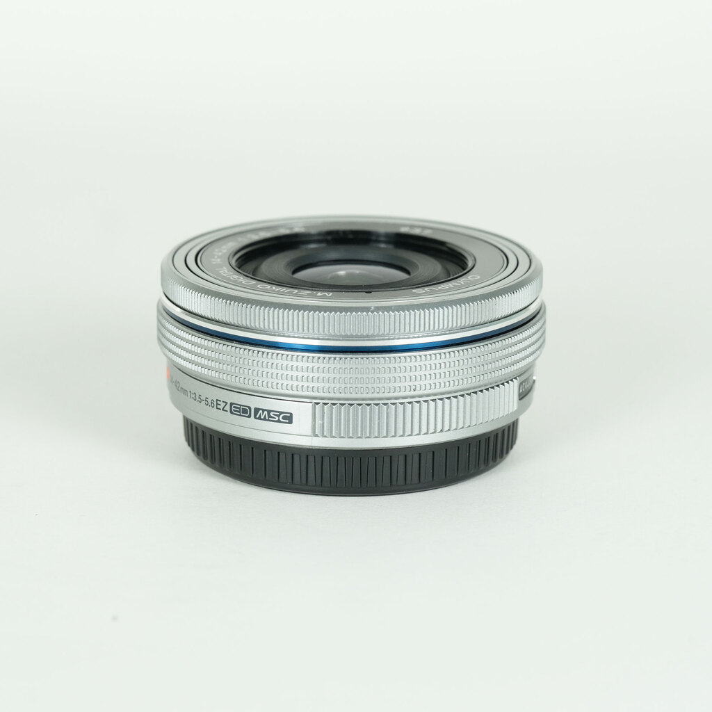 OLYMPUS M.ZUIKO DIGITAL ED 14-42mm F3.5-5.6 EZ シルバーの出品